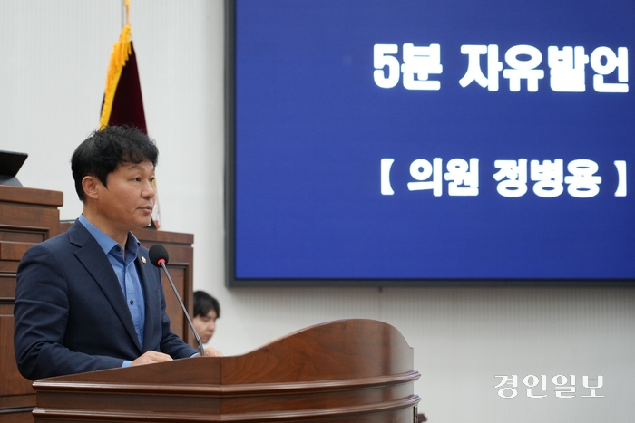 하남시의회 정병용 의원이 26일 열린 하남시의회 제329회 임시회 제2차 본회의에서 ‘(가칭) 수석대교 신설 관련 주민 피해 대책 마련을 위한 강력 대응 촉구’에 대한 오분 자유발언을 진행하고 있다./하남시의회 제공
