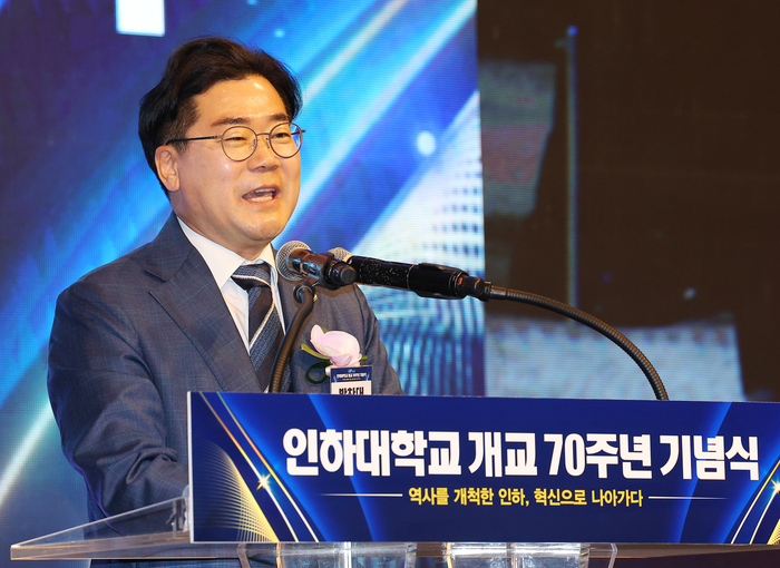 24일 오전 인천 중구 영종도 그랜드 하얏트 인천에서 열린 인하대학교 개교 70주년 기념식에서 박찬대 국회의원이 축사하고 있다. 2024.4.24 /연합뉴스