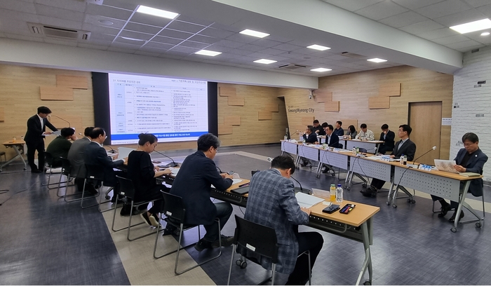 광명시는 지난달 29일 시청 중회의실에서 ‘안양천 지방정원 조성사업 기본 및 실시설계 용역’ 착수보고회를 개최했다. 2024.4.29 /광명시 제공