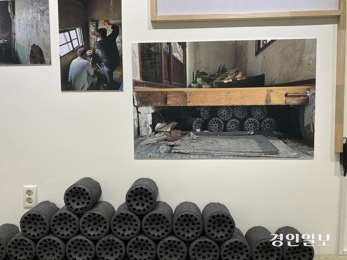 우리미술관 사진전 ‘막; 다른 골목’ 전시장 모습. 2024.5.8 /박경호기자 pkhh@kyeongin.com