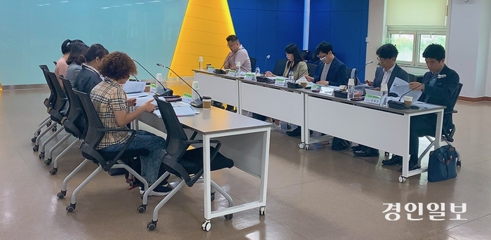 경기지방중소벤처기업청은 지난 24일 안양시청 회의실에서 경기지역 중소기업의 규제발굴 및 개선을 위해 규제개선 간담회를 개최했다. 2024.5.26 /경기중기청 제공
