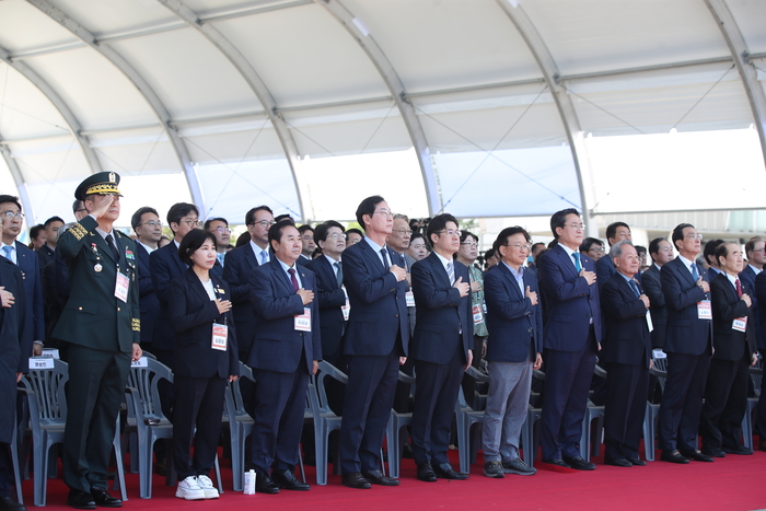 제29회 바다의 날 기념식이 화성시 전곡항에서 관계기관장 들이 참석한 가운데 성황리에 개최됐다/화성시 제공