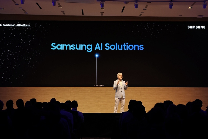 12일(현지시간) 미국 실리콘밸리에서 열린 ‘삼성 파운드리 포럼 2024(Samsung Foundry Forum 2024)’에서 삼성전자 파운드리 사업부장 최시영 사장이 기조연설을 하고 있다./삼성전자 제공