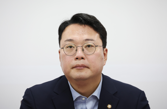 개혁신당 천하람 원내대표가 12일 국회에서 열린 최고위원회의에 참석해 있다. 2024.6.12 / 연합뉴스