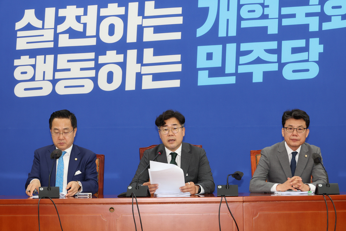 더불어민주당 박찬대 원내대표가 13일 오전 서울 여의도 국회에서 열린 정책조정회의에서 발언하고 있다. 2024.6.13 / 연합뉴스