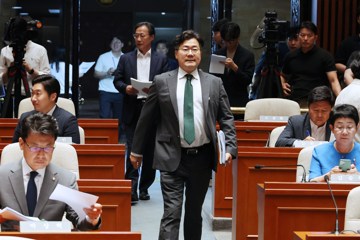 더불어민주당 박찬대 원내대표가 13일 오전 서울 여의도 국회에서 열린 정책 의원총회에 참석하고 있다. 2024.6.13 /연합뉴스