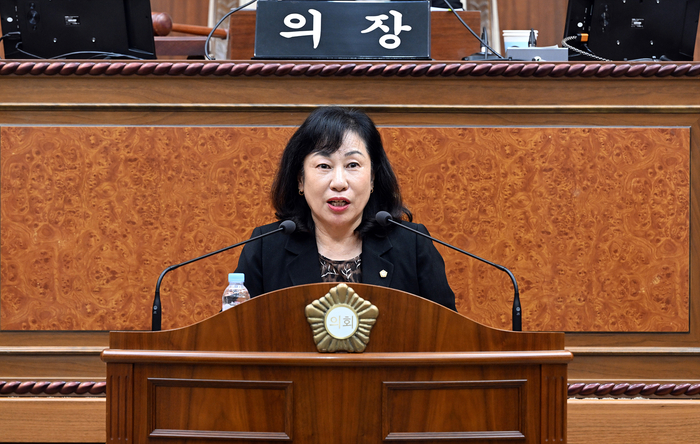 의정부시의회 제9대 후반기 부의장으로 선출된 권안나(국) 의원이 소감을 밝히고 있다. /의정부시의회 제공