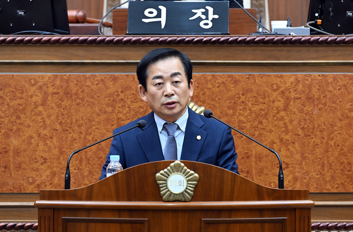 의정부시의회 후반기 의장으로 선출된 김연균(민) 의원이 2일 당선소감을 밝히고 있다. /의정부시의회 제공