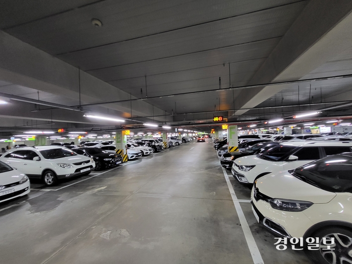 5일 오전 트레이더스 홀세일클럽 수원점이 문을 열기도 전부터 주차장은 이미 차량으로 가득 차 있다. 2024.7.5 /이상훈기자 sh2018@kyeongin.com