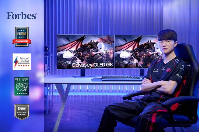 T1 페이커 선수가 삼성전자 OLED 게이밍 모니터 ‘오디세이 OLED G8(G80SD)’을 소개하고 있다./삼성전자 제공