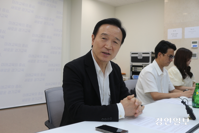 임태희 경기도교육감이 11일 경기도교육청 북부청사에서 기자간담회를 갖고 과학고 추가 설립에 대한 입장을 밝히고 있다. 2024.7.11 의정부/김도란기자 doran@kyeongin.com