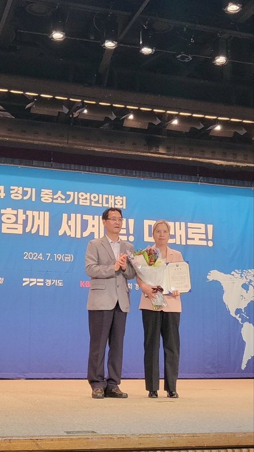 미래사회포럼 8기 원우인 전정옥 대표가 중소벤처기업부장관상을 수상했다.