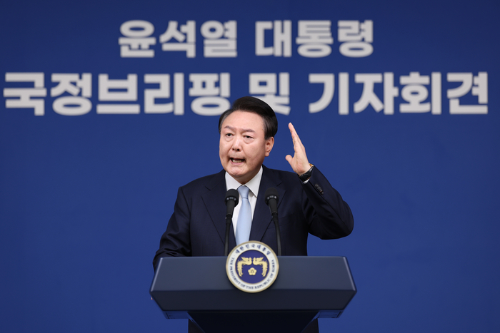 윤석열 대통령이 29일 오전 서울 용산 대통령실 청사 브리핑실에서 열린 국정브리핑 및 기자회견에서 취재진의 질문에 답하고 있다. 2024.8.29 /연합뉴스