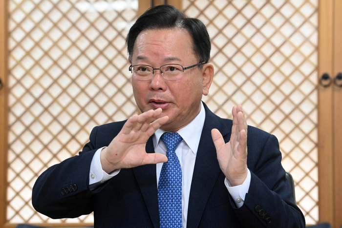 김부겸 더불어민주당 상임공동선대위원장이 27일 오전 서울 더불어민주당 중앙당사에서 한국지방신문협회 소속 기자들과 공동 인터뷰하고 있다. 2024.3.27/최은성기자 ces7198@kyeongin.com