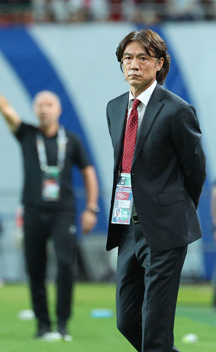 5일 오후 서울월드컵경기장에서 열린 2026 FIFA 북중미 월드컵 3차 예선 대한민국 대 팔레스타인의 경기. 홍명보 감독이 경기를 지켜보고 있다. 2024.9.5 /연합뉴스