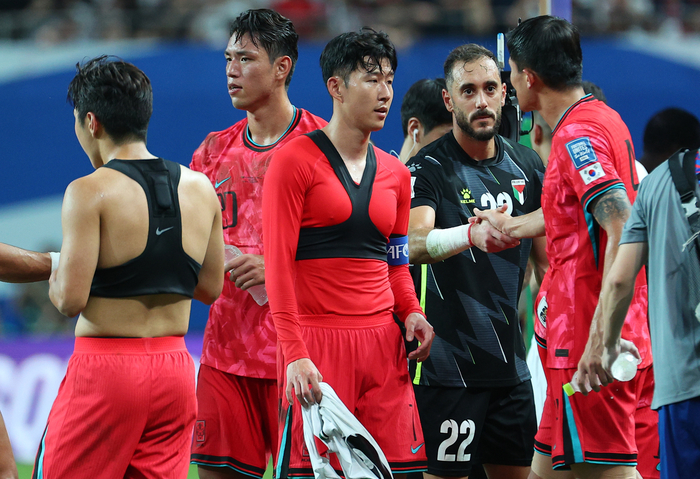 5일 오후 서울월드컵경기장에서 열린 2026 FIFA 북중미 월드컵 3차 예선 1차전에서 손흥민이 득점없이 비긴 뒤 아쉬워 하고 있다. 2024.9.5 /연합뉴스