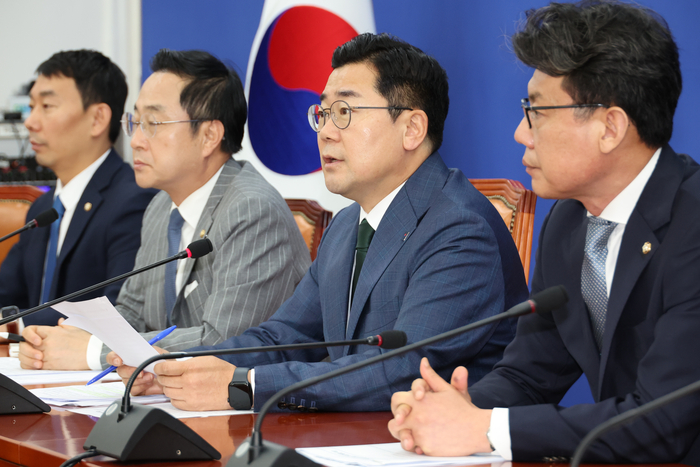 더불어민주당 박찬대 원내대표가 10일 오전 서울 여의도 국회에서 열린 원내대책회의에서 발언하고 있다. 2024.9.10 /연합뉴스