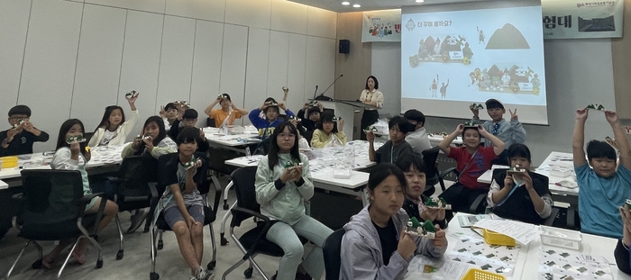 화성시독립운동기념관이 상설전시관을 연계해 독립운동 탐험대원으로 체험활동 프로그램을 운영하고 있다. 2024.10.10 /화성시독립운동관 제공