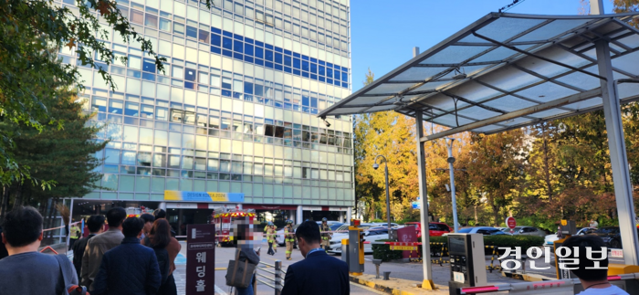 불이 난 건물. /경기도소방재난본부 제공