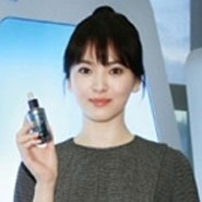 송혜교 최근 미모 "갈수록 예뻐지는… 세계 각국 기자들 사로잡아"