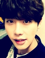 이종석 초근접 셀카, 뽀얀 피부에 돋보이는 눈물점 '매력적이야'