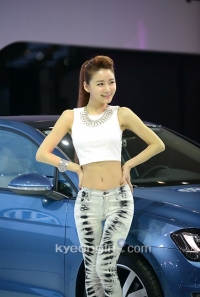 [경인포토]2013 서울모터쇼 방은영 가녀린 허리 '남심 보호본능' 자극