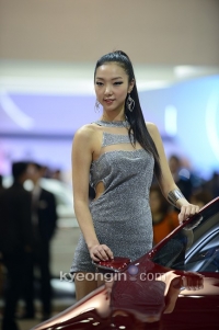 [경인포토]2013 서울모터쇼 이선민, 아슬아슬 초미니 입고 완벽 각선미 과시