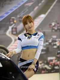 [경인포토]F1 레이싱걸 박소유, "배꼽만 보지 마세요"