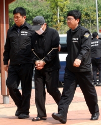 [세월호 참사]청해진해운 해무이사, 배임수재 혐의 추가… 수리 의뢰시 금품 받아