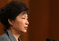 박근혜 대통령 세월호 대국민담화 발표… '세월호 영웅' 호명하며 눈물