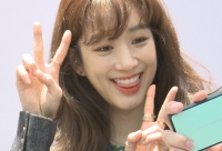 [강승호기자의 리얼영상]정려원, 셀카의 완성은 '브이'