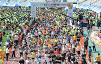 화성효마라톤 2만5천여 마라토너들 '힘찬 출발'