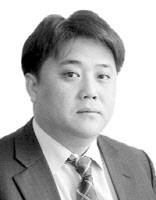 [데스크 칼럼] 오판(誤判)의 시대