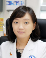 [의학칼럼] 태양 아래 피부, 여름철 피부질환 다스리기