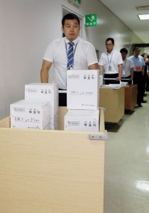 ‘26표차→23표차’ 정유섭-문병호 부평갑 재검표… 판정보류 26표 '추후 심리'