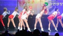 [리얼영상]나인뮤지스A 쇼케이스 현장… '입술에 입술' 립스틱 댄스 시선집중
