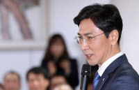 '지지율 급등' 안희정, '文대세론' 깨나… 민주 경선구도 '출렁'