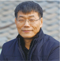 [저자 인터뷰]시집 '시간 밖 길 위의 수학자' 김성재
