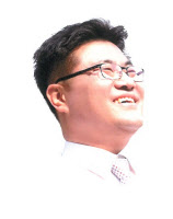 [4·12 보선 열전현장]민중연합 유병권 "탄핵선고 환영"… 임만철 도의원 예비후보와 회견