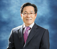 [저자 인터뷰]'막내 연어의 모험' 이상욱