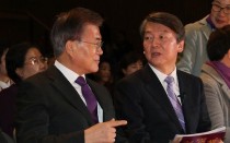 양자대결서 안철수 43.6%, 문재인 36.4%…3·5자 대결선 문 우세