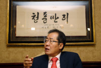 홍준표, 공직자 사퇴 시한 3분전 경남지사직 사퇴… 보궐선거 결국 무산