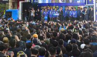 [경인포토]부평역 집중유세서 지지 호소하는 문재인