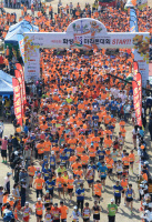 [화성 효마라톤대회]해풍에 몸 맡긴 2만5천 달림이 '그림속 질주'