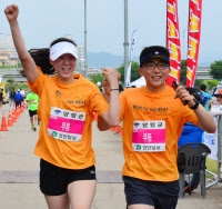 [양평 이봉주·경인일보 남한강 마라톤]10km 커플런 김제윤-최윤지 부부