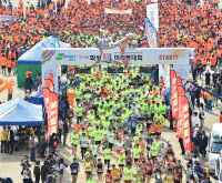 [포토]가족애 품고 달리는 화성효마라톤