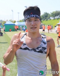 [양평 이봉주·경인일보 남한강마라톤]영광의 얼굴/남자 하프 1위 송재영