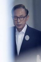 이명박 전 대통령, 지방선거 '거소투표'로 참여… 박근혜 전 대통령은 불참