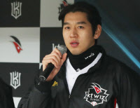 kt wiz 이대은 "국내 최고의 우완투수 되고 싶다" 당찬 각오