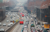 [고속도로교통상황]예상보다 꽉 막히지 않은 고속도로…정체구간은 확대